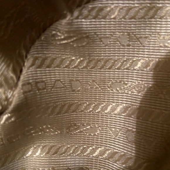 Large Prada travel bag pristine - Picture 10 of 16